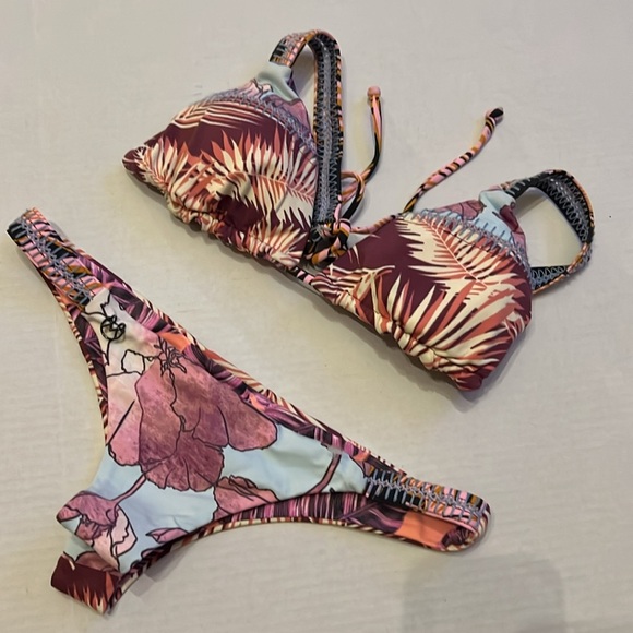 O'Neill Accessories - Maaji Reversible Bikini Pink and Black Women's Bikini  NWOT